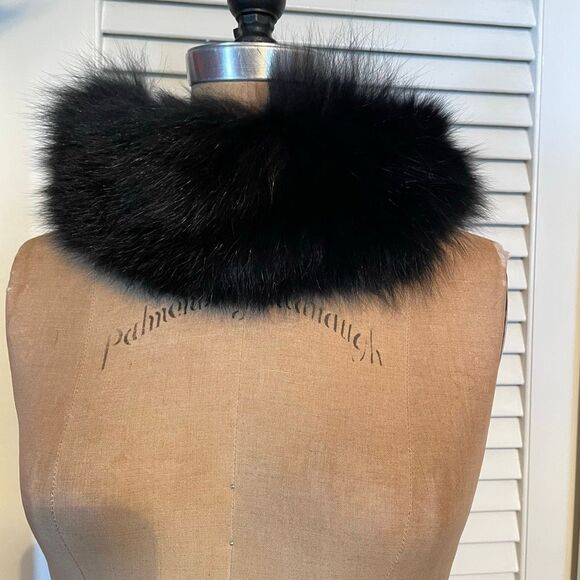 ADRIENNE LANDAU | black fox neck wrap - Picture 5 of 6